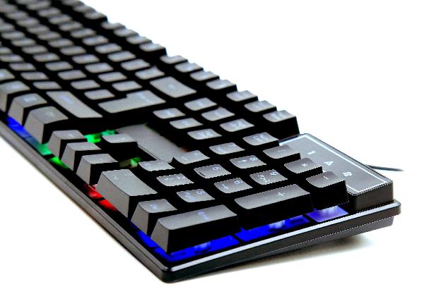 VARR compact Gaming keyboard - Rebel -, 3 RGB modi, 104 high quality membrane keys, 2,8m USB, 439 gram